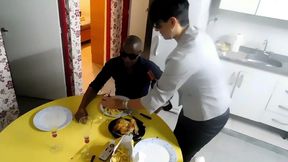 esta perra hace lo que le ordenes , le meten la mano en el culo y se la hacen limpiar , con la lengua , durisimo castigo anal