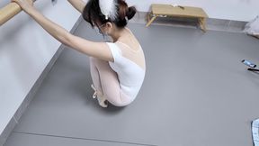 Hs18-a Girl in Dance Costume Was Tickled.
