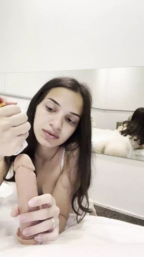 Brazilian Alice Lima masturbates with her vibrator in front of the mirror and has orgasms