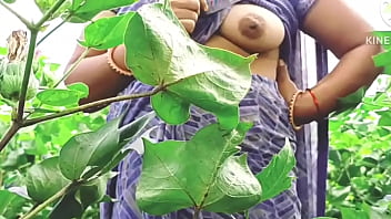 Mallu Aunty Ne Jungle Me Dikhaya Choot Aur Banaya Viral xXx Mms Video