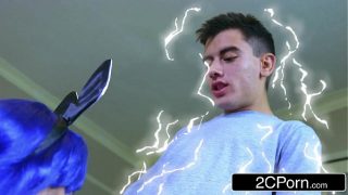 Rambut Biru Curby Bulma Cosplayer Disentuh Oleh Goku Dalam XXX Dragon Ball Parodi
