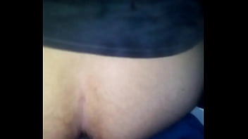 abriendo el culo con pepino