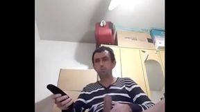 Trocando de roupa mostrando o Pau Grande de 25 cm Empinado jorrando leite Pau enorme na cueca branca preta e vermelha