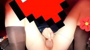 joven se cree mujercita jugando con pene en su anovagina. ella necesita quien la llene de semen pero esta sola