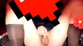 joven se cree mujercita jugando con pene en su anovagina. ella necesita quien la llene de semen pero esta sola