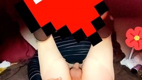 joven se cree mujercita jugando con pene en su anovagina. ella necesita quien la llene de semen pero esta sola
