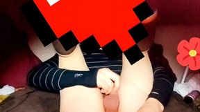 joven se cree mujercita jugando con pene en su anovagina. ella necesita quien la llene de semen pero esta sola