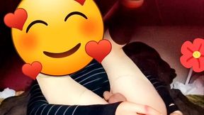 joven se cree mujercita jugando con pene en su anovagina. ella necesita quien la llene de semen pero esta sola