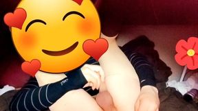 joven se cree mujercita jugando con pene en su anovagina. ella necesita quien la llene de semen pero esta sola