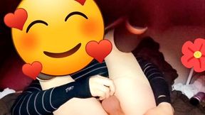 joven se cree mujercita jugando con pene en su anovagina. ella necesita quien la llene de semen pero esta sola