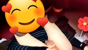 joven se cree mujercita jugando con pene en su anovagina. ella necesita quien la llene de semen pero esta sola
