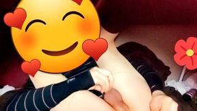 joven se cree mujercita jugando con pene en su anovagina. ella necesita quien la llene de semen pero esta sola