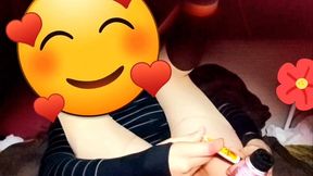 joven se cree mujercita jugando con pene en su anovagina. ella necesita quien la llene de semen pero esta sola