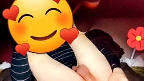 joven se cree mujercita jugando con pene en su anovagina. ella necesita quien la llene de semen pero esta sola