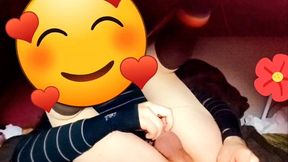 joven se cree mujercita jugando con pene en su anovagina. ella necesita quien la llene de semen pero esta sola