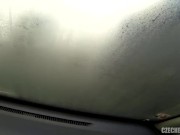 un polvo en el carro