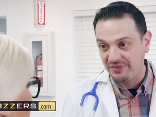 Brazzers - big beautiful woman mother i'd like to fuck Doctor Julie Money gets large wang