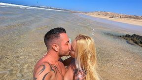 OUTDOOR-SEX deutsche Skinny-Milf hat sex am Strand