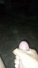 Veo a mi hermanastra bañándose y me masturbo pensando en ella hasta votar chorros de semen