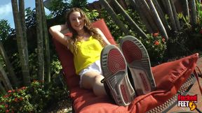 Samantha Summers is good at footjobs!