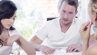 Gia Paige and her boyfriend Van Wylde are trying to beat the heat by working on their homework when Gia's