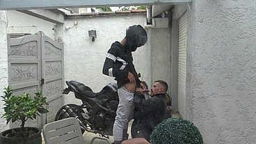 Slut fucked barebakc by straiht motorbiler in leather clothes