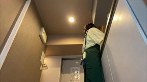 若妻が台所でお味噌汁を作ってる姿をみた僕は人妻感が滲み出ていて下半身が急にムラムラしてしまい、、