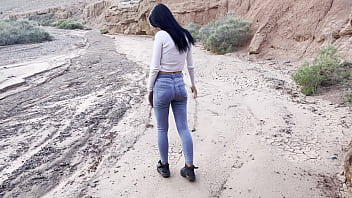 She showed her face with glasses! Deep blowjob in a beautiful canyon!