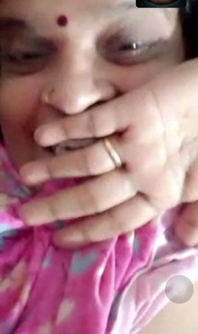 Tamil Aunty Boobs Show in Video Call