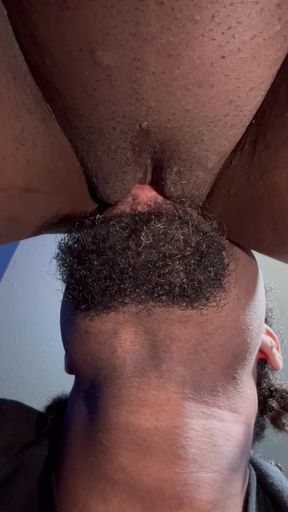 Eating ebony pussy in the morning 💦