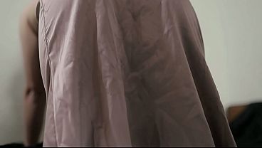 INDONESIA GIRL ROK SATIN TAPI GAK PAKAI CELANA DALAM , DI ENTOT SAMPAI KELUAR DI DALAM