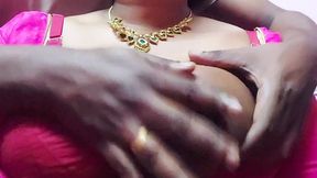 Hot and Sexy Aunty Apne Boobs