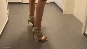 KIRA LOSES HER SHOE TWO TIMES - MOV Mobile Version