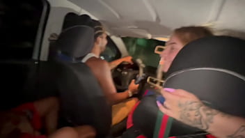 Gostosas pediram pros amigos realizar o sonho delas fazer de DP sem camisinha no pelo os dois gozando dentro