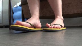 wiggle your toes in flip flops FF