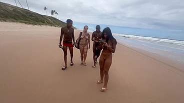 Esses três pirocudos chamou eu e minha amiga na praia, com boas intenções