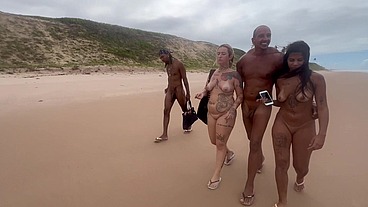 Esses três pirocudos chamou eu e minha amiga na praia, com boas intenções