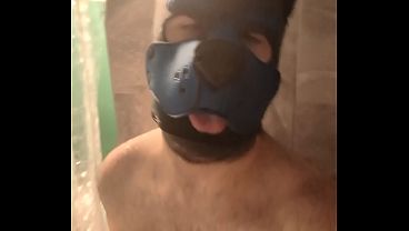 Puppy domicile qui ce d&eacute_fonce le cul dans la douche