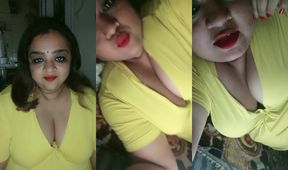 Shiba mesmerizes with voluptuous curves in live seduction.