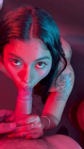 Photoshoot gets horny, I give her a blowjob and it ends on my tits.