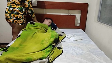 Madrastra: Entra a mi cuarto para ver si estaba Enfermo y le da una PASTILLA equivocada su hijastro tiene una erección ella termina fallándoselo para bajar su excitación