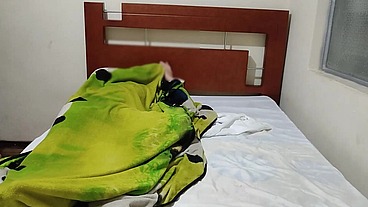 Madrastra: Entra a mi cuarto para ver si estaba Enfermo y le da una PASTILLA equivocada su hijastro tiene una erección ella termina fallándoselo para bajar su excitación