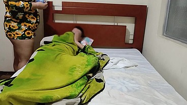 Madrastra: Entra a mi cuarto para ver si estaba Enfermo y le da una PASTILLA equivocada su hijastro tiene una erección ella termina fallándoselo para bajar su excitación