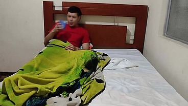 Madrastra: Entra a mi cuarto para ver si estaba Enfermo y le da una PASTILLA equivocada su hijastro tiene una erección ella termina fallándoselo para bajar su excitación