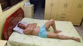 Descansando Gostoso Com o Pau Duro 004