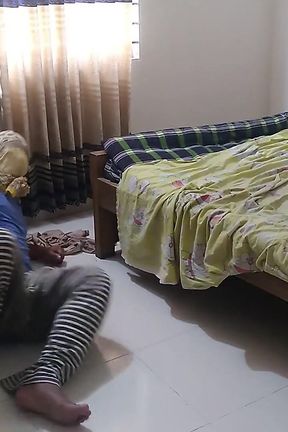 18y Old Workman Was Cleaning the House When 55-year-old Lady Boss Came &amp; Fuck Him Roughly (desi Jabardasti Choda Chdi)