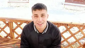 Czech Hunter Seduces Amateur Dude in His Room