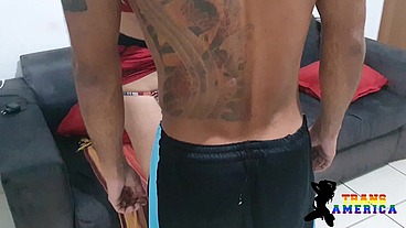 Vizinho novinho safado nao resistiu e sentou gostoso no meu pau