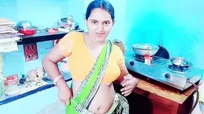 Amateur Indian stepmom seduces innocent 18-year-old stepson