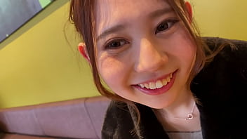 ハメ撮り　とにかくセックスがしたい媚び媚びJDとハメ撮り。お風呂場でのジュボフェラは音が響いて淫乱すぎる。ドMな彼女は当然バックで犯されるのが好き。だってドMだもの。ナース服着せてバックでガン突きしているときの太ももの隙間がエロい。